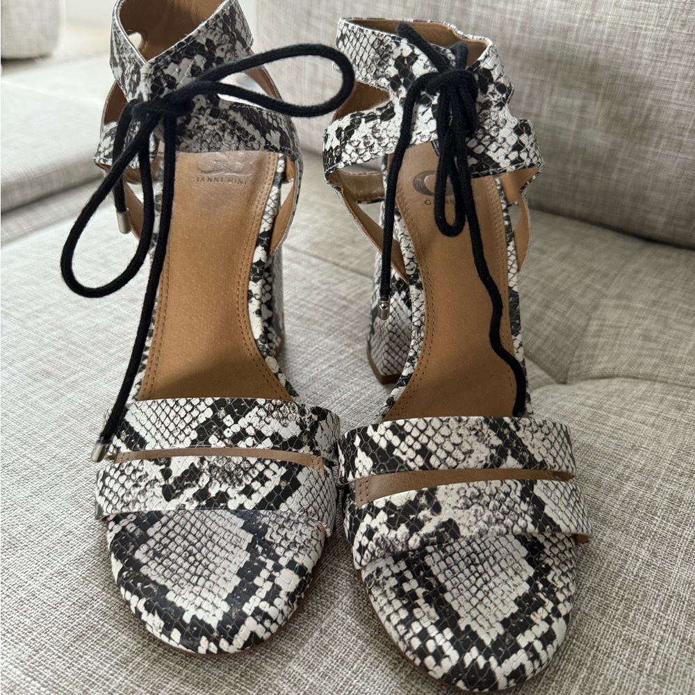 Gianni Bini Snake Print Block Heel Sandals – Size 7